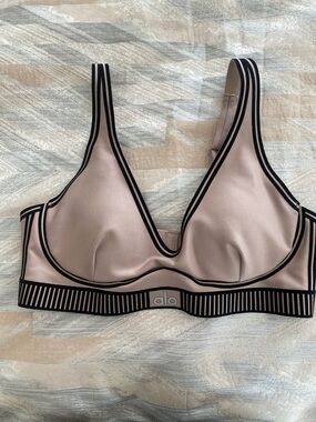 ALO Yoga Sports Bra with Black Trim and Striped Band

Size XS